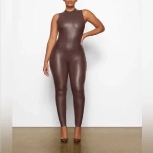 SKIMS Faux Leather Catsuit in cocoa, XS
